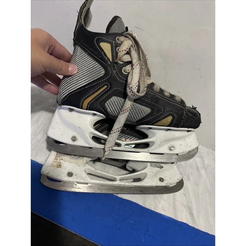 Easton Ice Hockey Skates Kids Size 4.5R WORN
